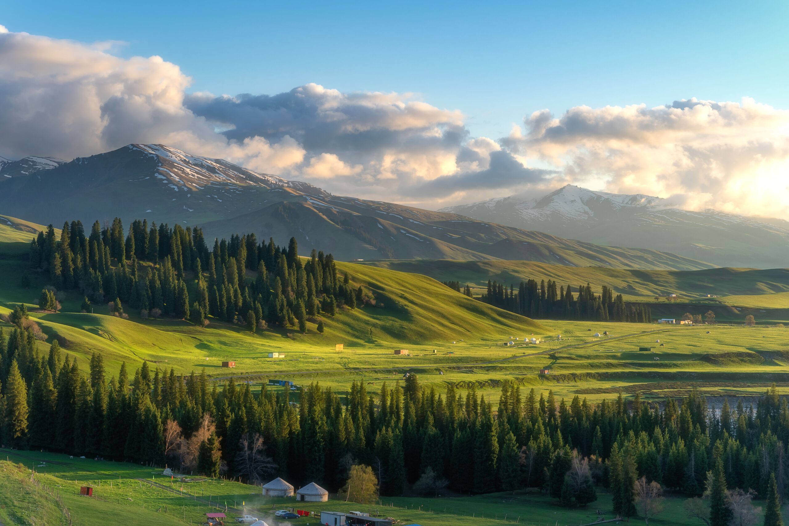 A countryside landscape with scenic fields and mountains in the background